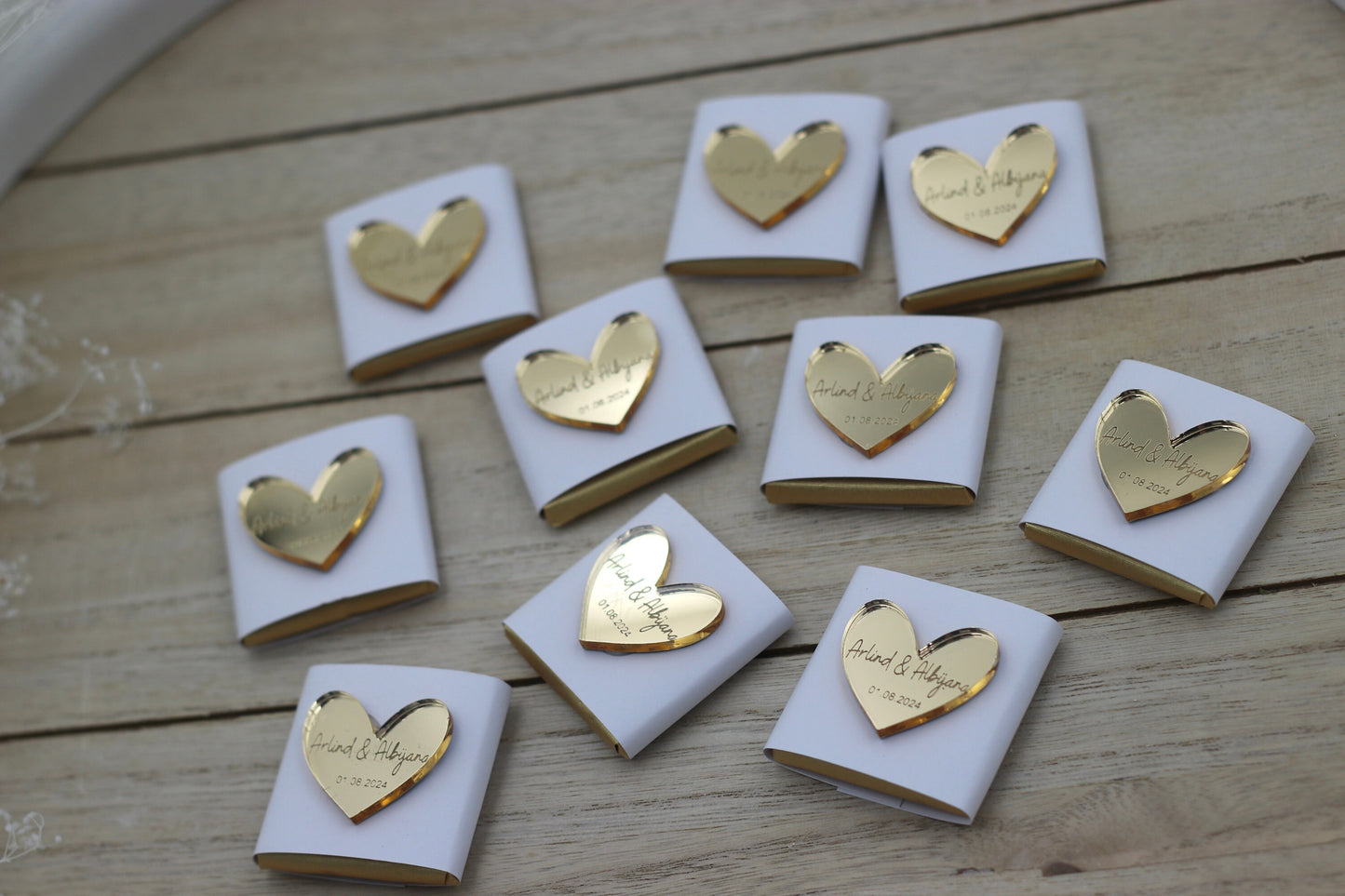 10 x personalisierte Schokoladen mit gravierten Acryl Herz, gold oder silber, mit Namen & Datum