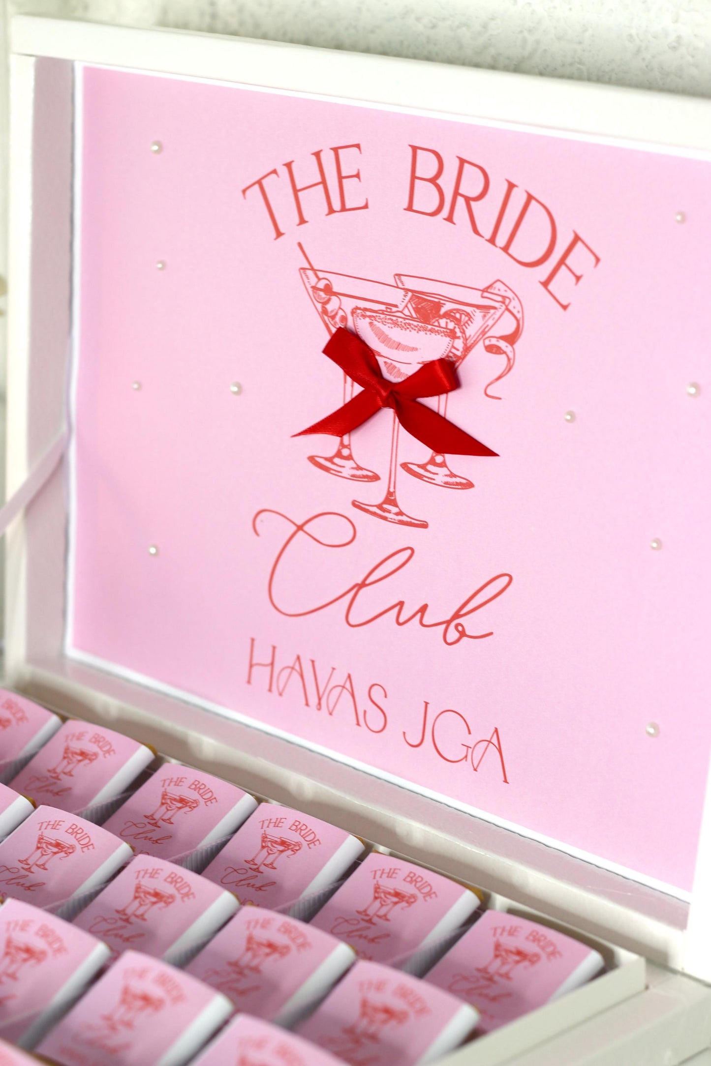 JGA Schokobox - The Bride Club mit Personalisierung & 3D Schleife. Verziert mit Perlen. Modernes Design. Junggesellinnenabschied -Team Braut