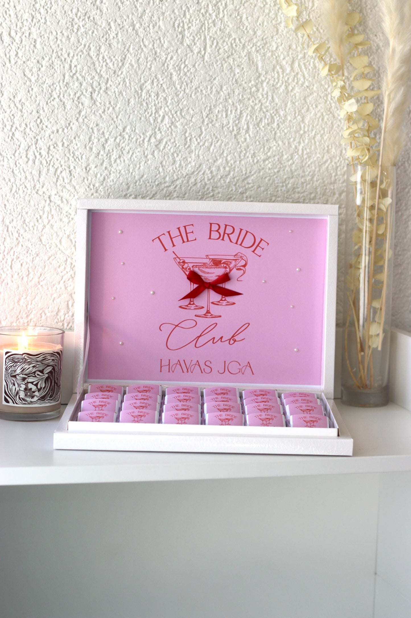 JGA Schokobox - The Bride Club mit Personalisierung & 3D Schleife. Verziert mit Perlen. Modernes Design. Junggesellinnenabschied -Team Braut