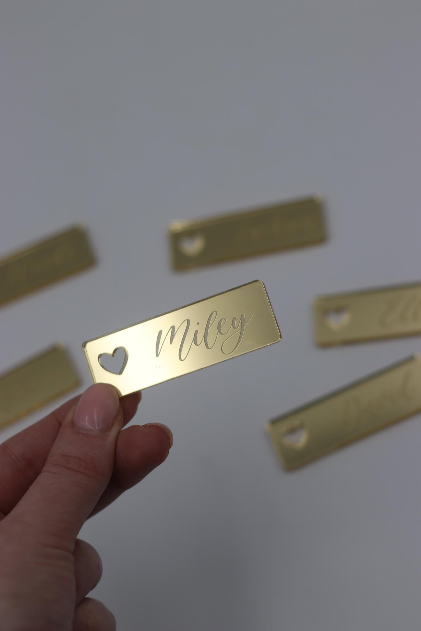 Platzkarte Hochzeit, personalisierte Acryl Namensschilder mit Herz, Hochzeitsdeko, Verlobungsdeko, Tischdeko,