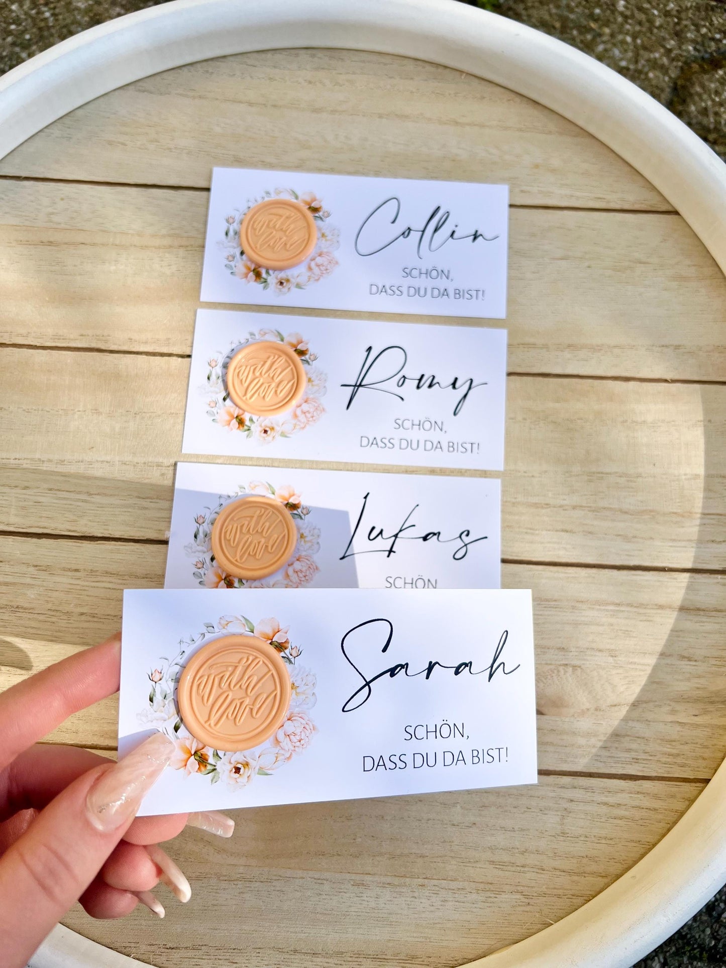 Platzkarte Hochzeit, Namenskarte, apricot, verschiedene Siegel Muster, Personalisiert mit Gästenamen, Wachssiegel, Schön, dass du da bist