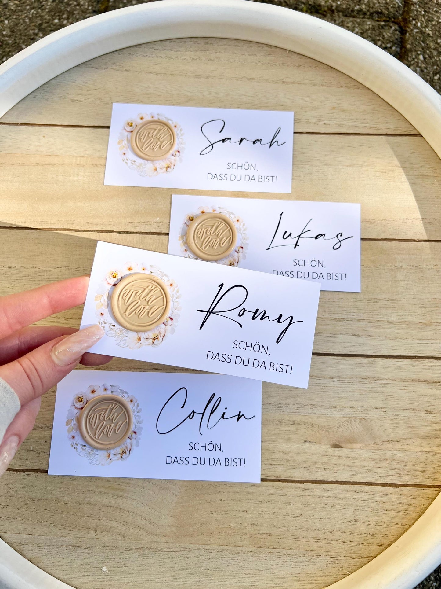 Platzkarte Hochzeit, Namenskarte, beige, verschiedene Siegel Muster, Personalisiert mit Gästenamen, Wachssiegel, Schön, dass du da bist