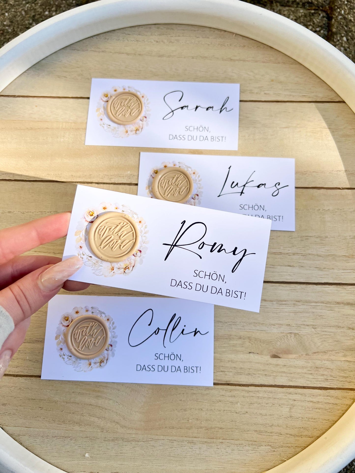 Platzkarte Hochzeit, Namenskarte, beige, verschiedene Siegel Muster, Personalisiert mit Gästenamen, Wachssiegel, Schön, dass du da bist