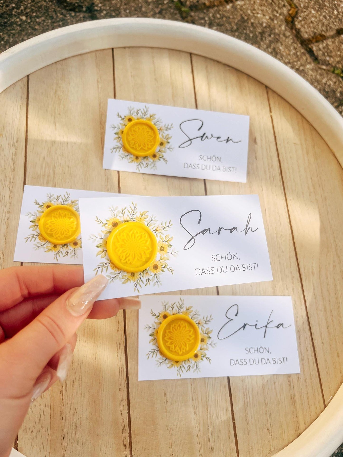 Platzkarte Hochzeit, Namenskarte, gelb, verschiedene Siegel Muster, Personalisiert mit Gästenamen, Wachssiegel, Schön, dass du da bist
