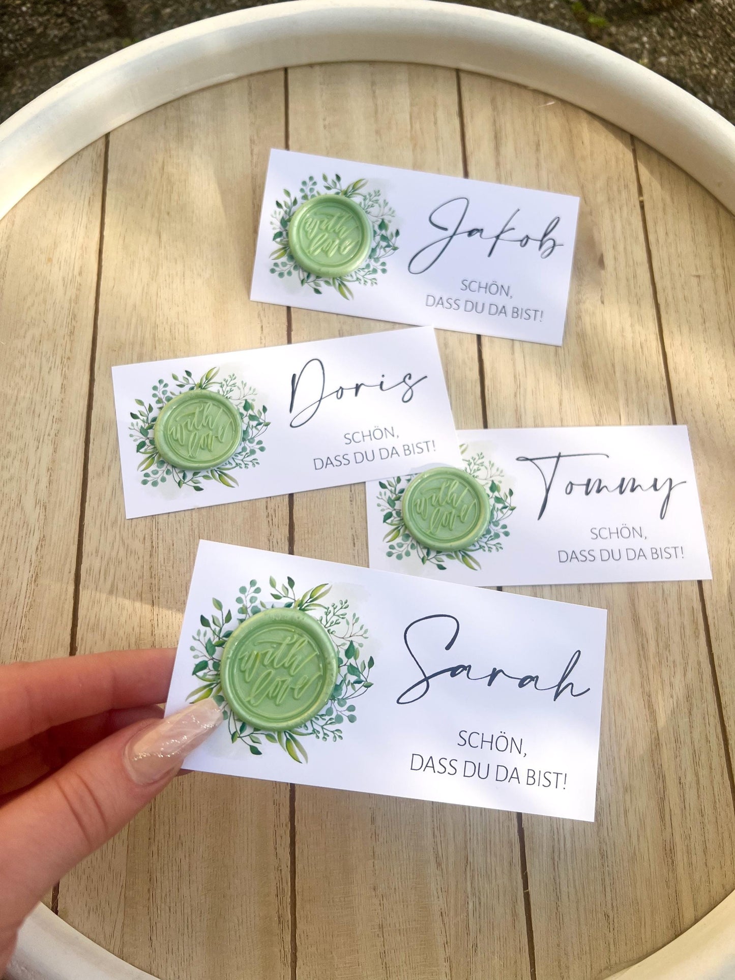 Platzkarte Hochzeit, Namenskarte, grün, verschiedene Siegel Muster, Personalisiert mit Gästenamen, Wachssiegel, Schön, dass du da bist