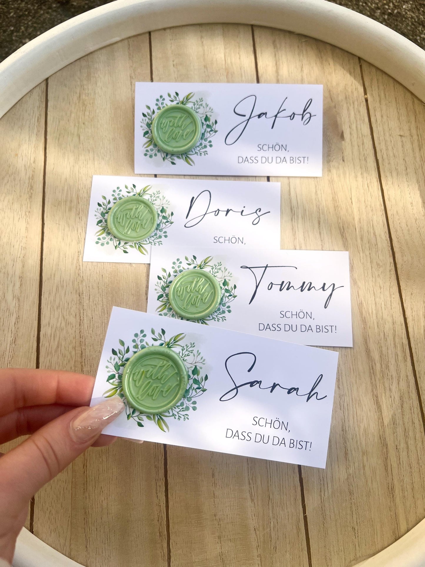 Platzkarte Hochzeit, Namenskarte, grün, verschiedene Siegel Muster, Personalisiert mit Gästenamen, Wachssiegel, Schön, dass du da bist