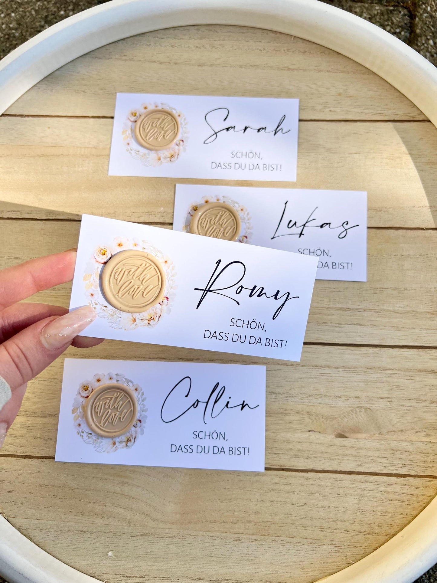 Platzkarte Hochzeit, Namenskarte, beige, verschiedene Siegel Muster, Personalisiert mit Gästenamen, Wachssiegel, Schön, dass du da bist