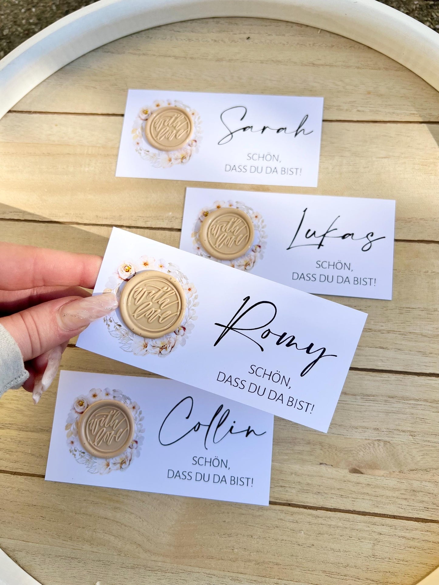 Platzkarte Hochzeit, Namenskarte, beige, verschiedene Siegel Muster, Personalisiert mit Gästenamen, Wachssiegel, Schön, dass du da bist