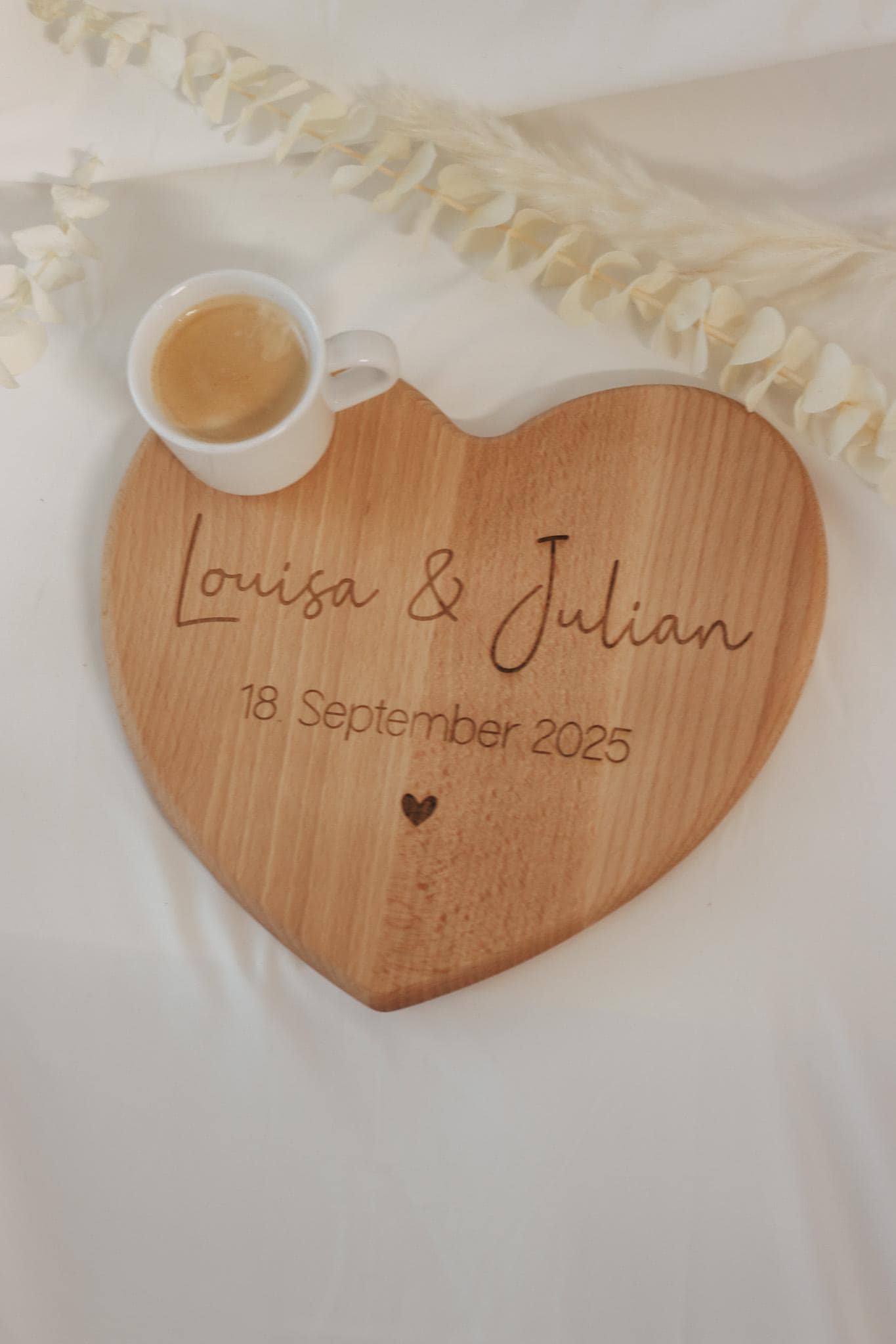 Personalisiertes Herzbrett aus Buchenholz – Hochzeitsgeschenk mit Gravur – Namen & Datum – Geschenk zur Hochzeit oder Jahrestag