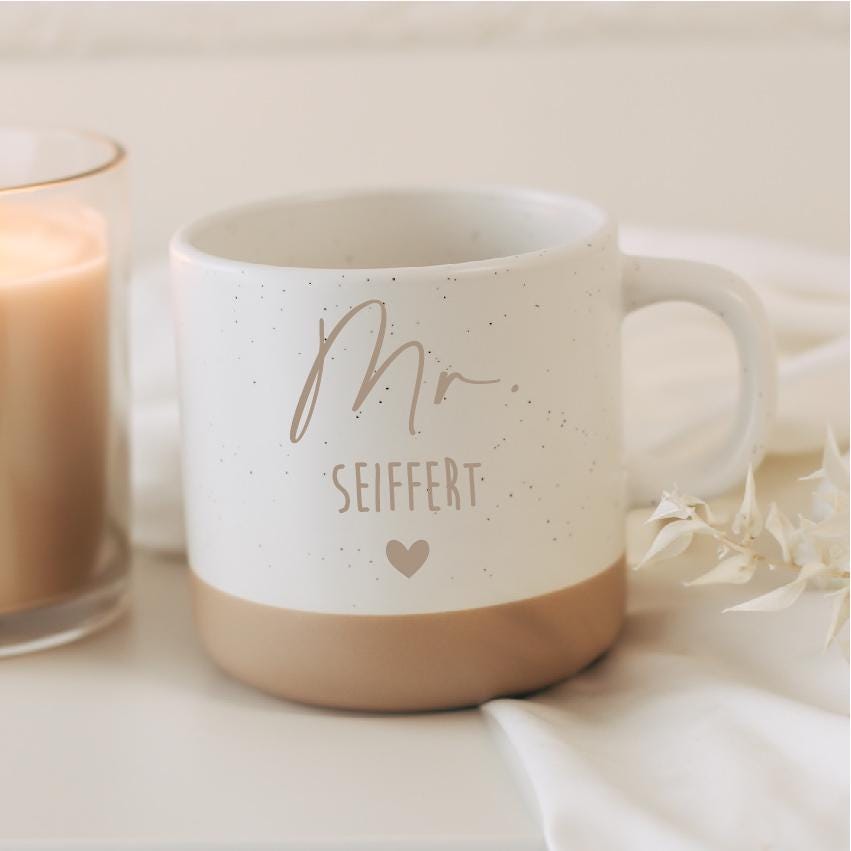 Mr. & Mrs. Tassen mit Nachname oder Datum – personalisierte Keramiktassen – Hochzeit Geschenk Set – Mr. Mr. oder Mrs. Mrs. möglich –