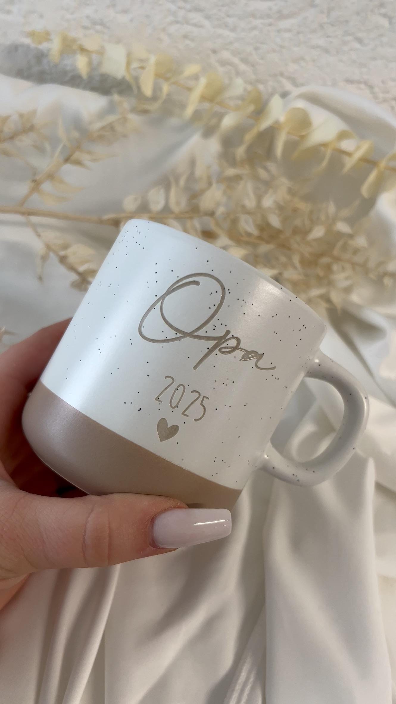Tasse Schwangerschaftsverkündung 2025 – personalisierte Tasse mit Titel & Herz – Geschenk für werdende Oma Opa Papa – 360 ml – graviert