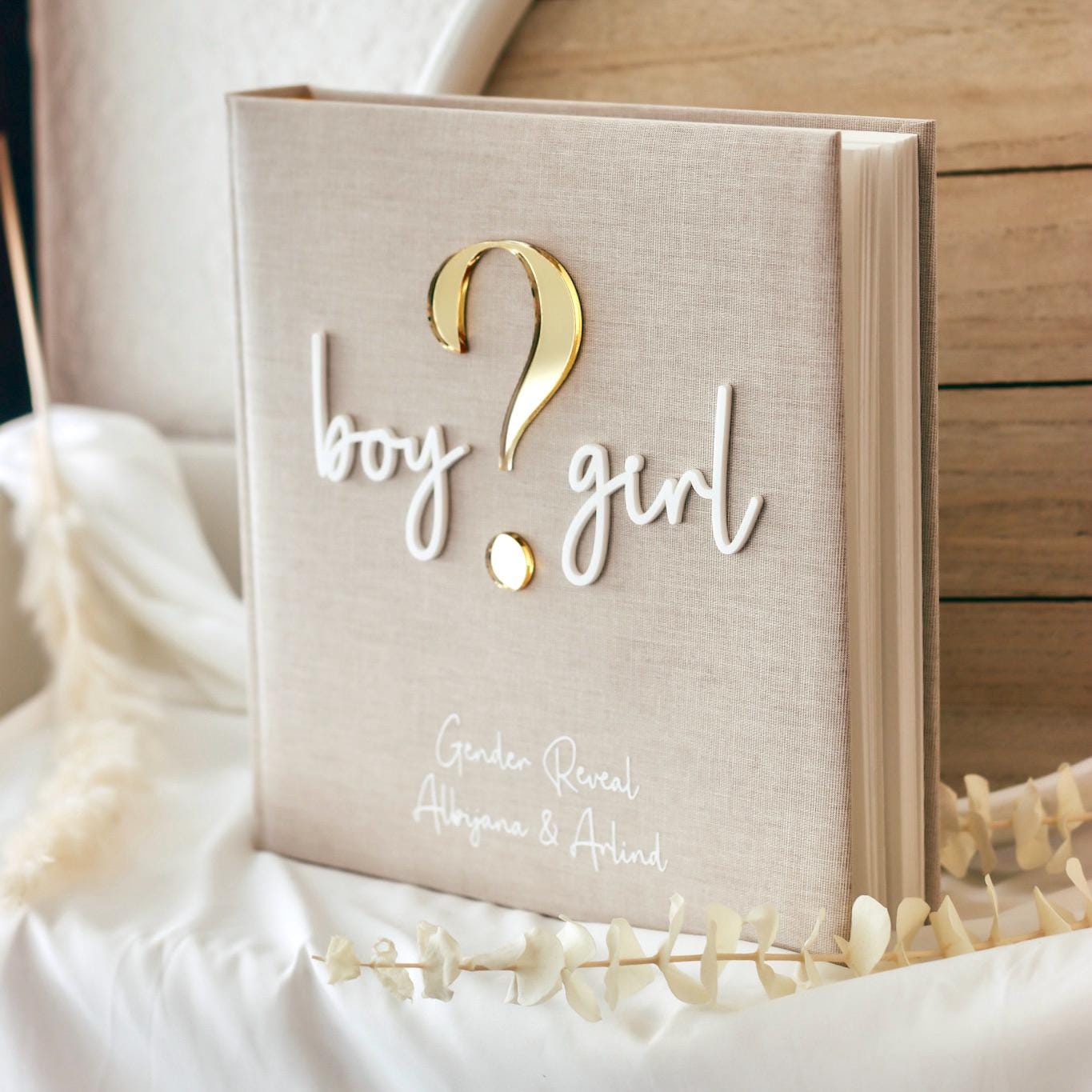 Gender Reveal Gästebuch/Fotoalbum personalisiert | Minimalistisches Fotoalbum mit Acryl Schriftzug | Leinen Beige | 60 Seiten