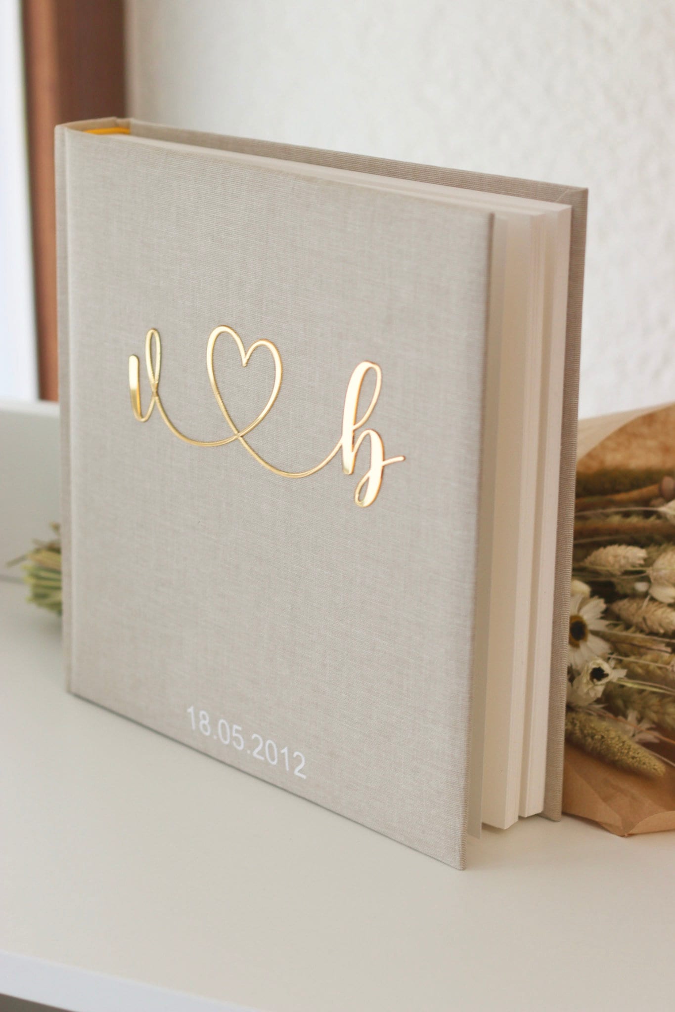 Gästebuch aus Leinen mit Acryl Initialen, Hochzeit Fotoalbum beige weiß minimalistisch, Hochzeitsgeschenk, Geschenke für das Brautpaar