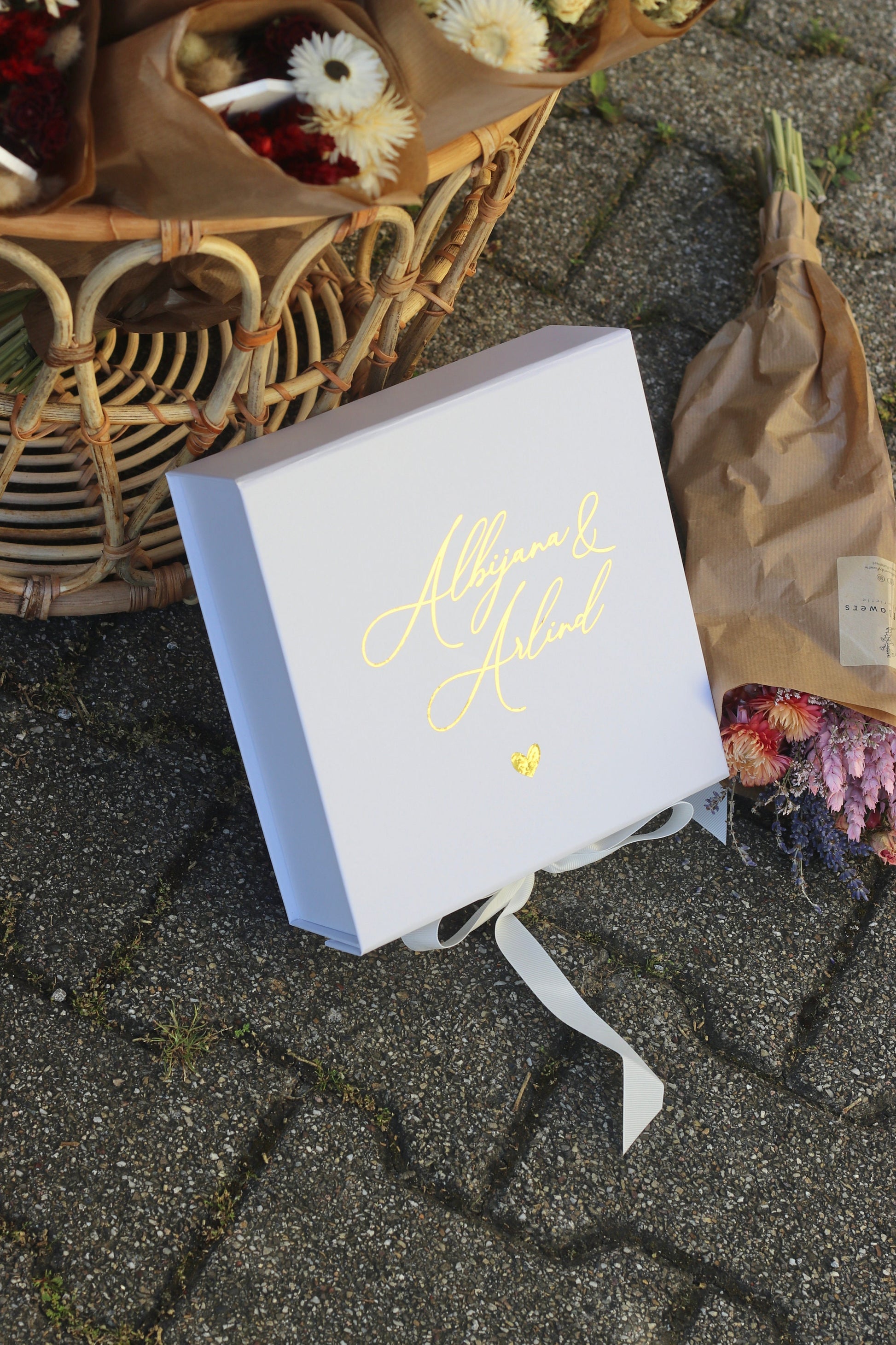 Geschenk zur Hochzeit - Geschenkbox für das Brautpaar - Mit Personalisierung - Hochzeitsgeschenk