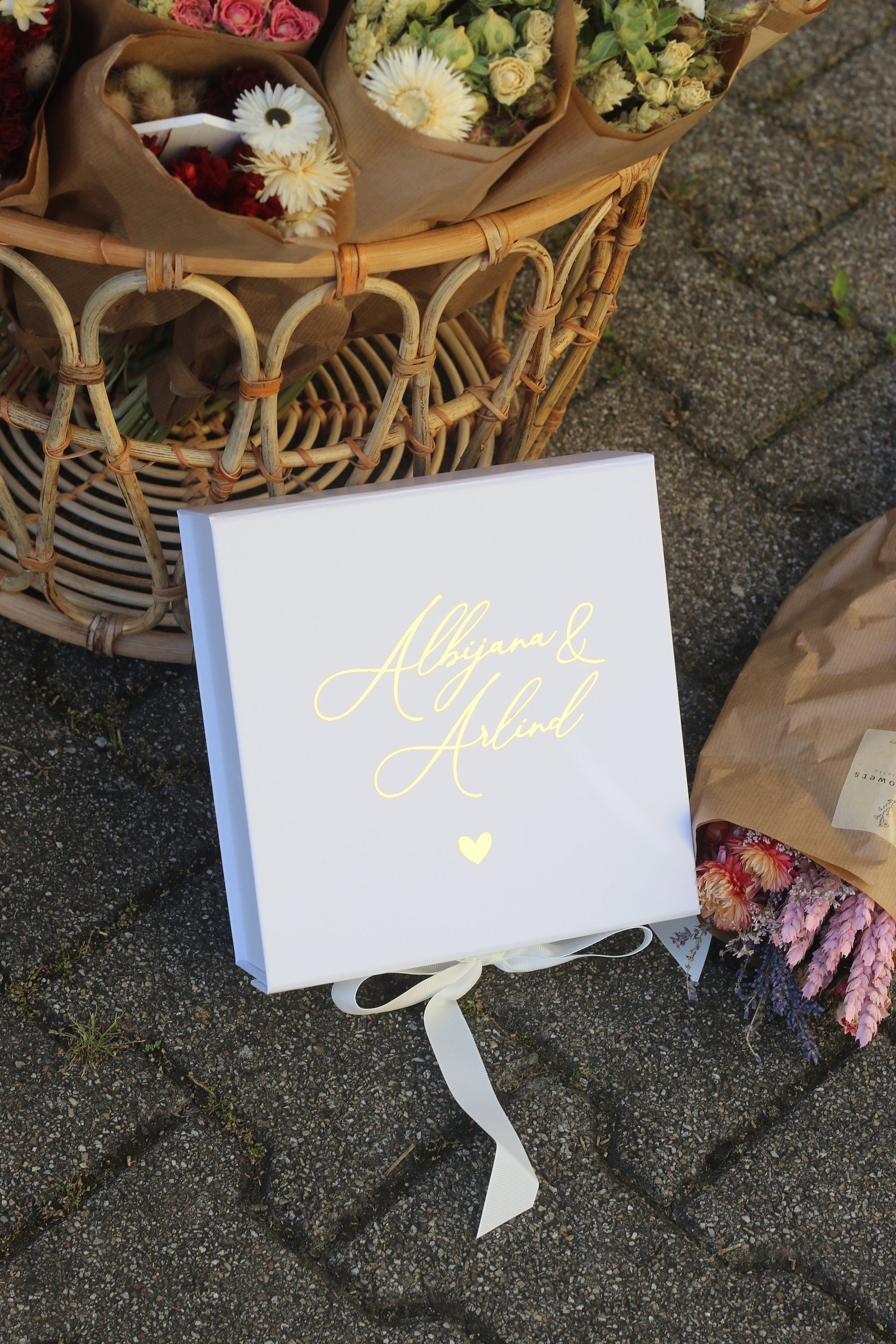 Geschenk zur Hochzeit - Geschenkbox für das Brautpaar - Mit Personalisierung - Hochzeitsgeschenk