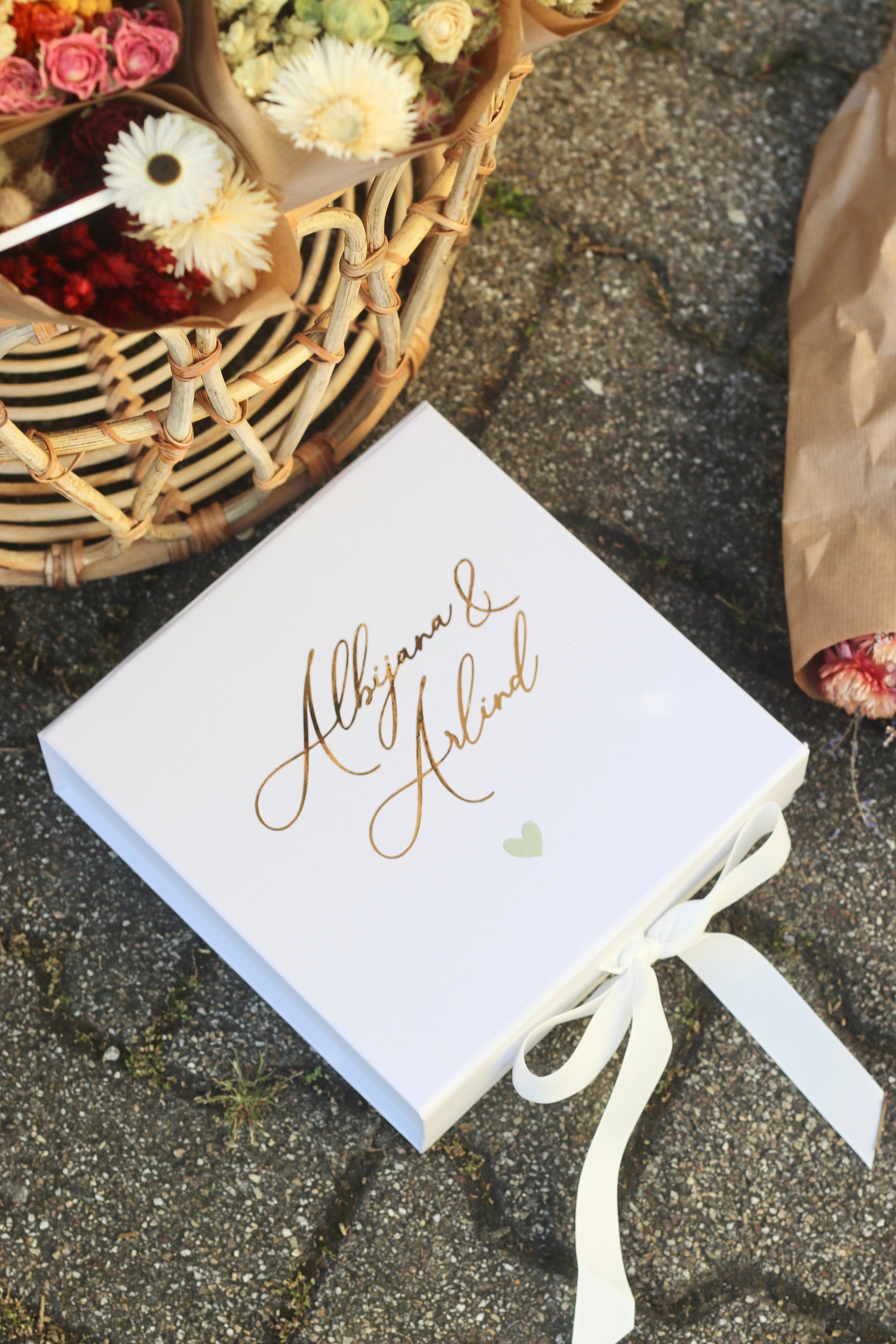 Geschenk zur Hochzeit - Geschenkbox für das Brautpaar - Mit Personalisierung - Hochzeitsgeschenk