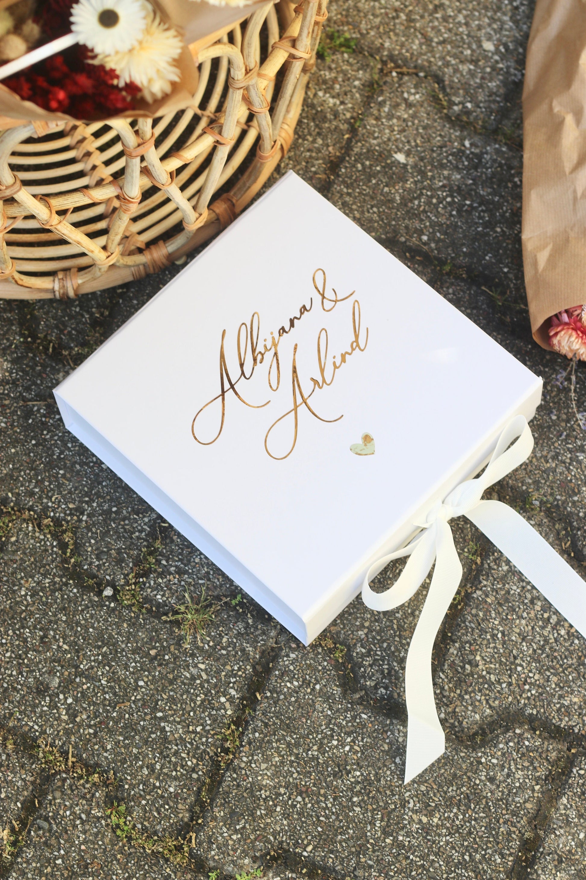 Geschenk zur Hochzeit - Geschenkbox für das Brautpaar - Mit Personalisierung - Hochzeitsgeschenk