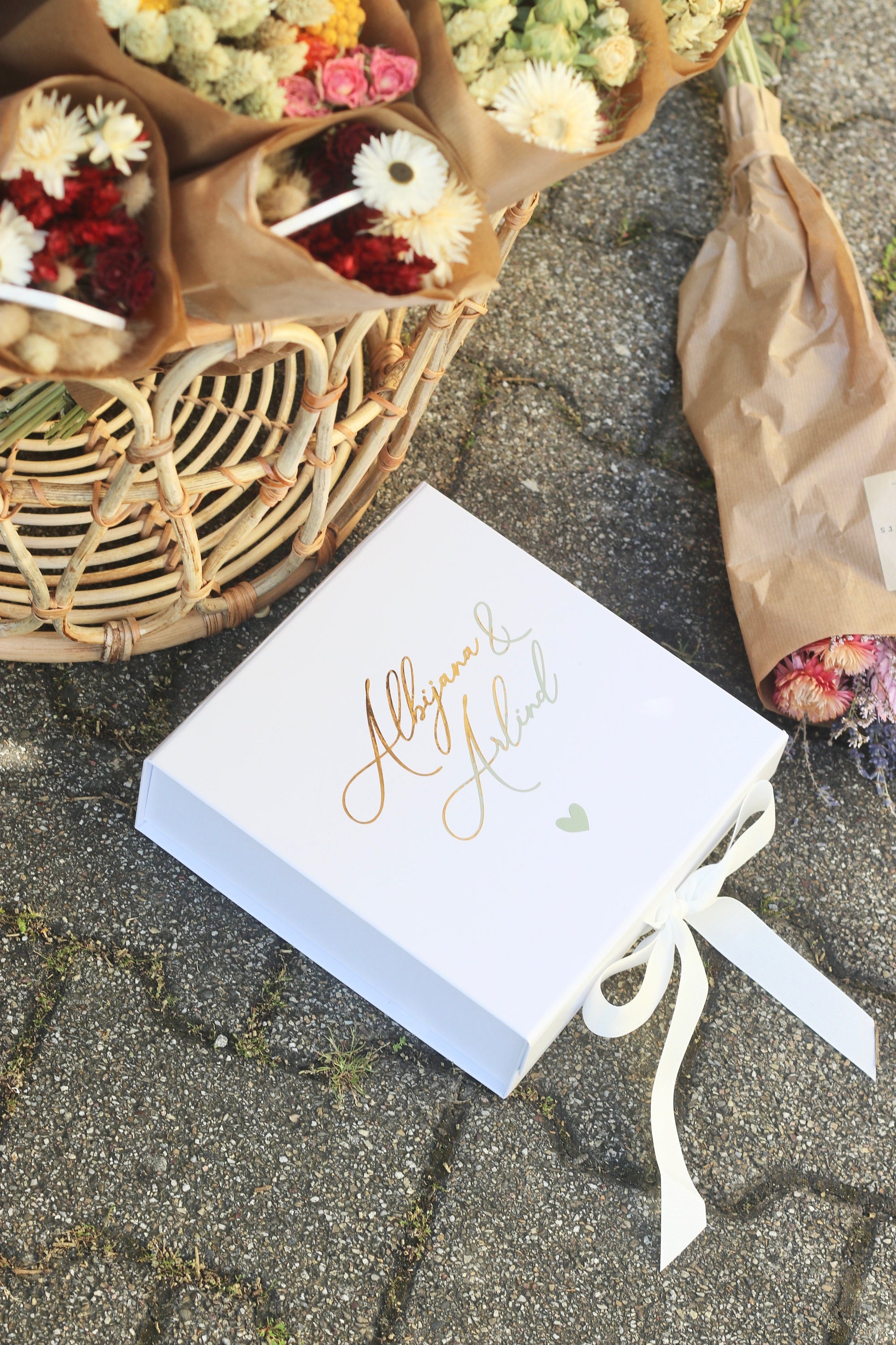 Geschenk zur Hochzeit - Geschenkbox für das Brautpaar - Mit Personalisierung - Hochzeitsgeschenk