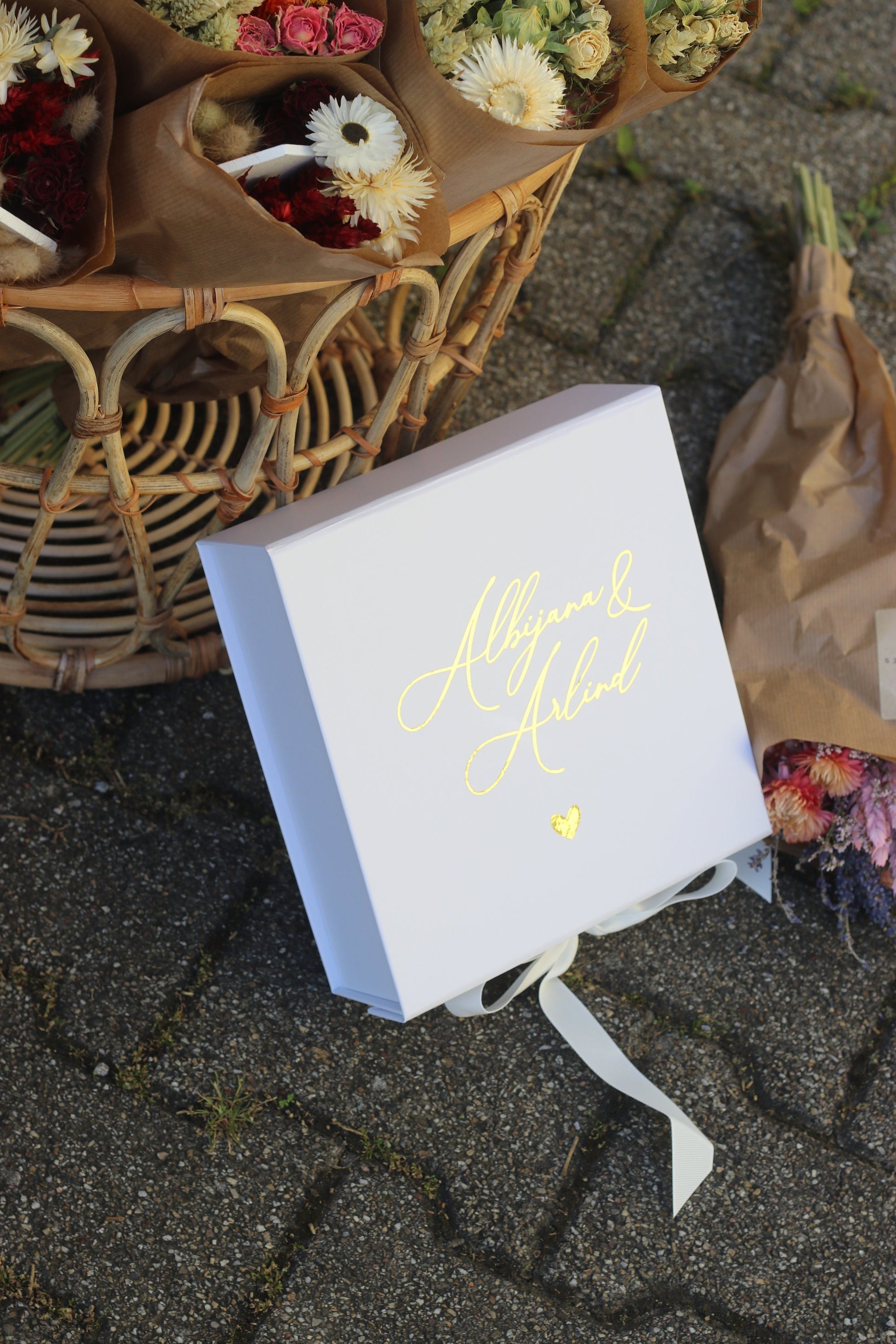 Geschenk zur Hochzeit - Geschenkbox für das Brautpaar - Mit Personalisierung - Hochzeitsgeschenk