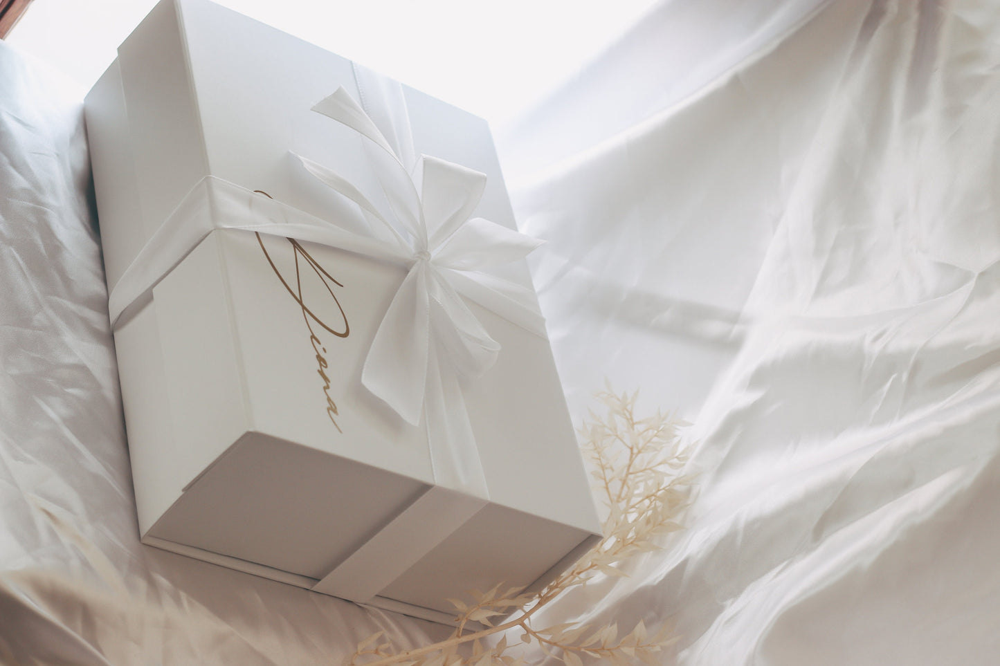 XXL Geschenkbox in weiß mit Personalisierung - Magnetbox für Geburtstag, Verlobung, Hochzeit, 18 Geburtstag, Trauzeugin, Brautjungfer