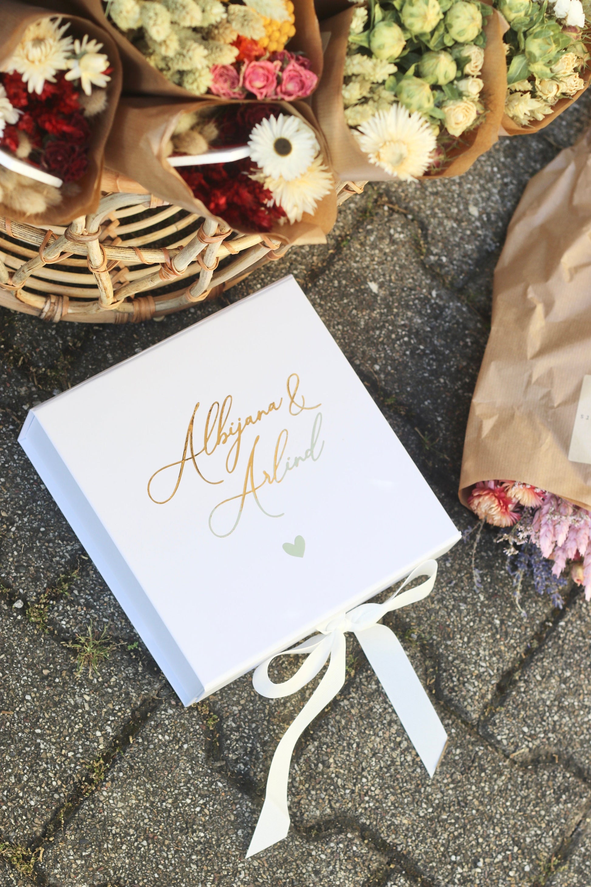 Geschenk zur Hochzeit - Geschenkbox für das Brautpaar - Mit Personalisierung - Hochzeitsgeschenk