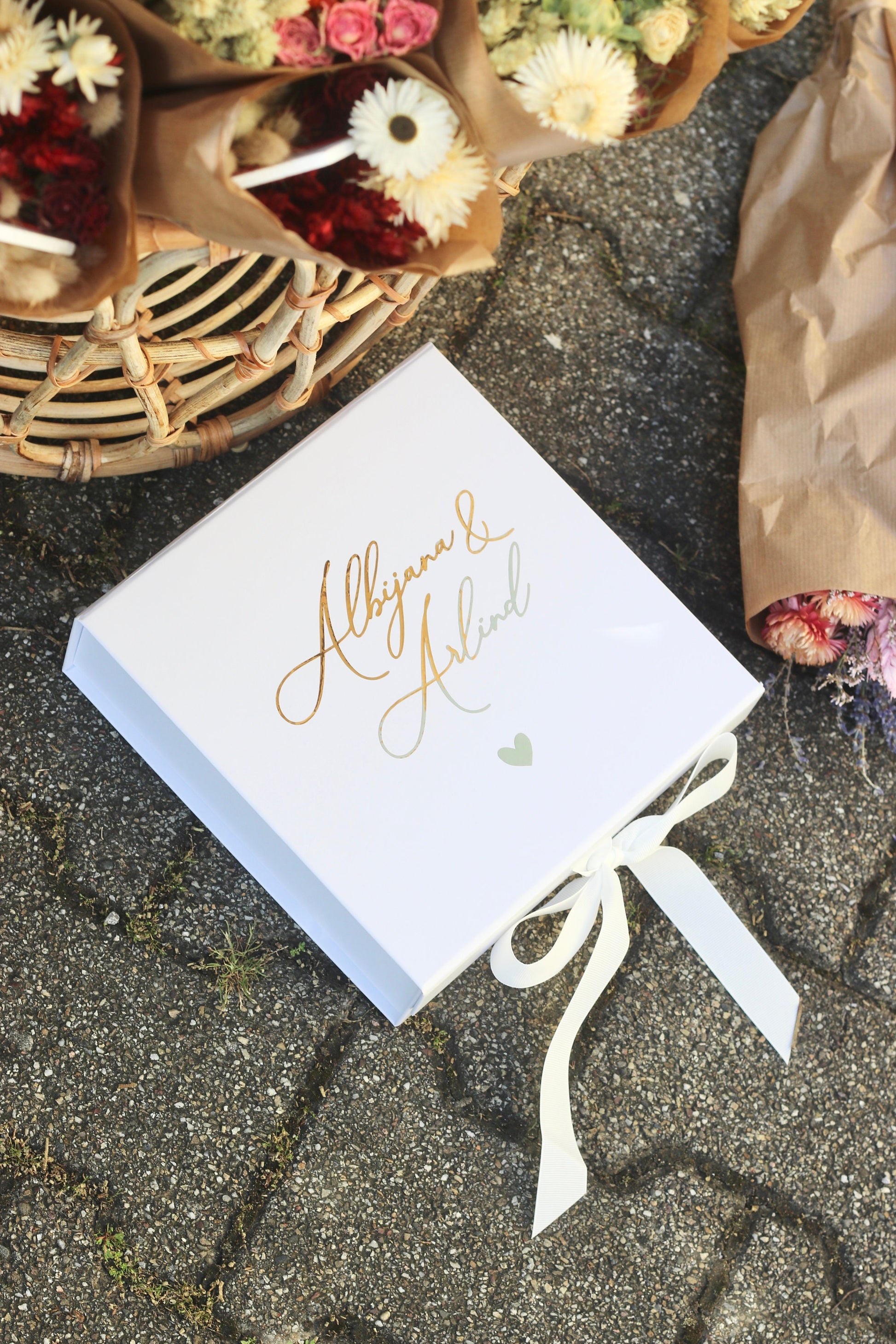 Geschenk zur Hochzeit - Geschenkbox für das Brautpaar - Mit Personalisierung - Hochzeitsgeschenk