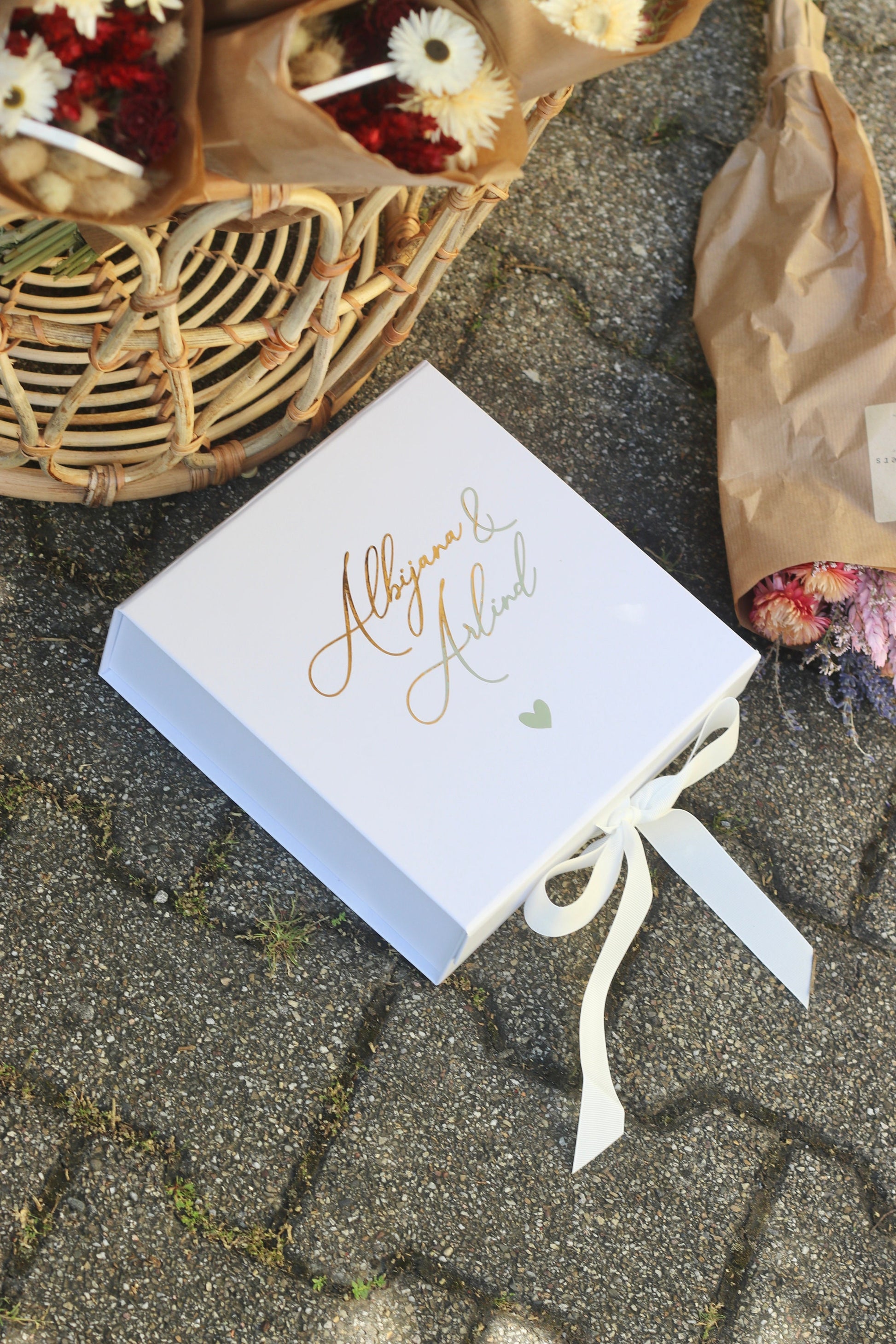 Geschenk zur Hochzeit - Geschenkbox für das Brautpaar - Mit Personalisierung - Hochzeitsgeschenk