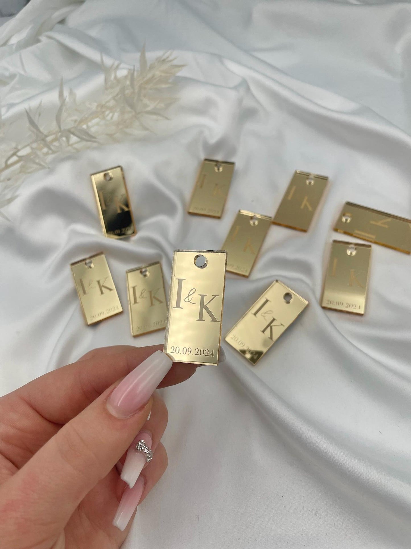 Acryl Anhänger mit Initialen & Datum - DIY Gastgeschenke - Graviert - Gravur - Hochzeit Verlobung Dekoration - gold oder silber