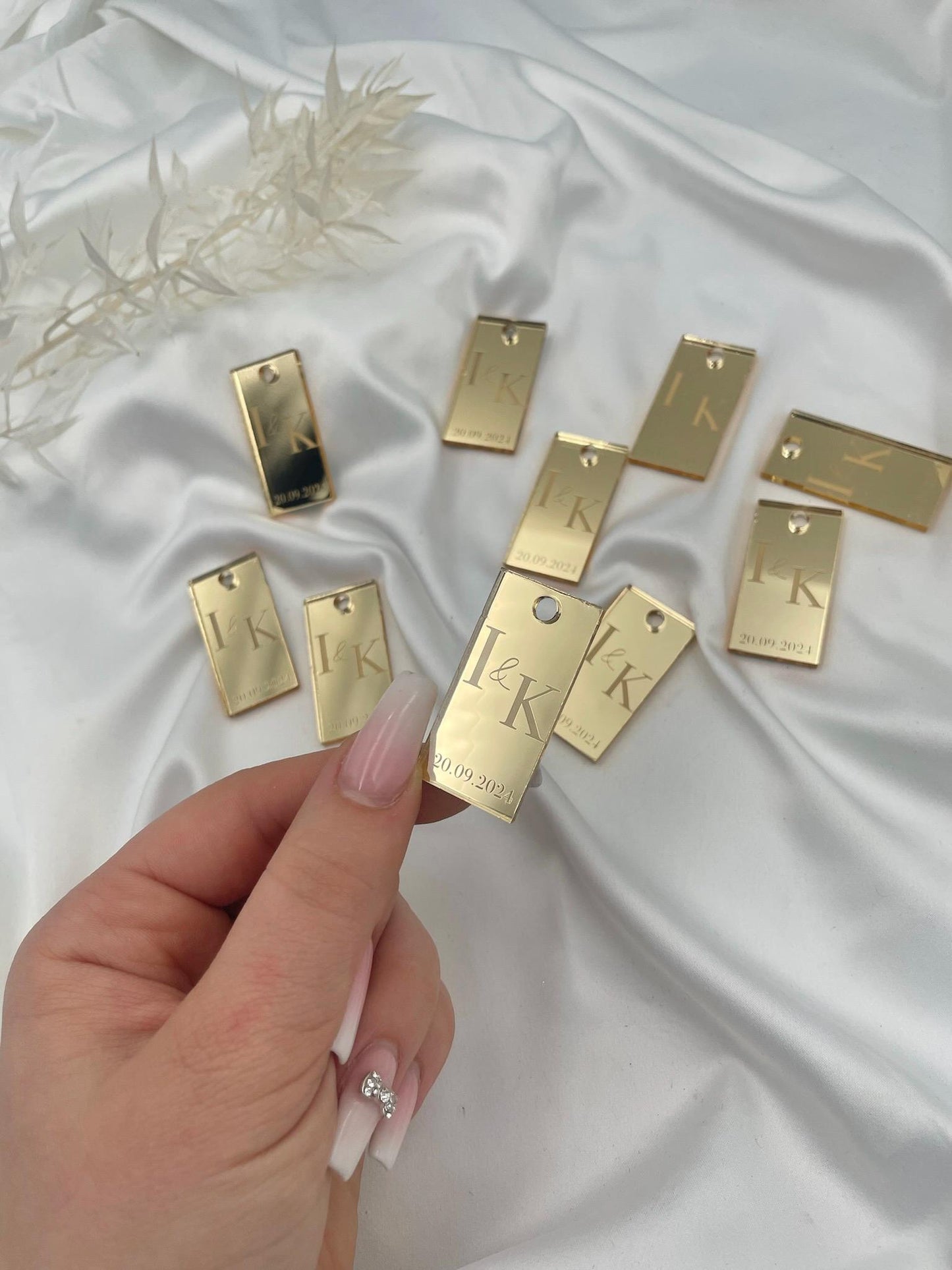 Acryl Anhänger mit Initialen & Datum - DIY Gastgeschenke - Graviert - Gravur - Hochzeit Verlobung Dekoration - gold oder silber