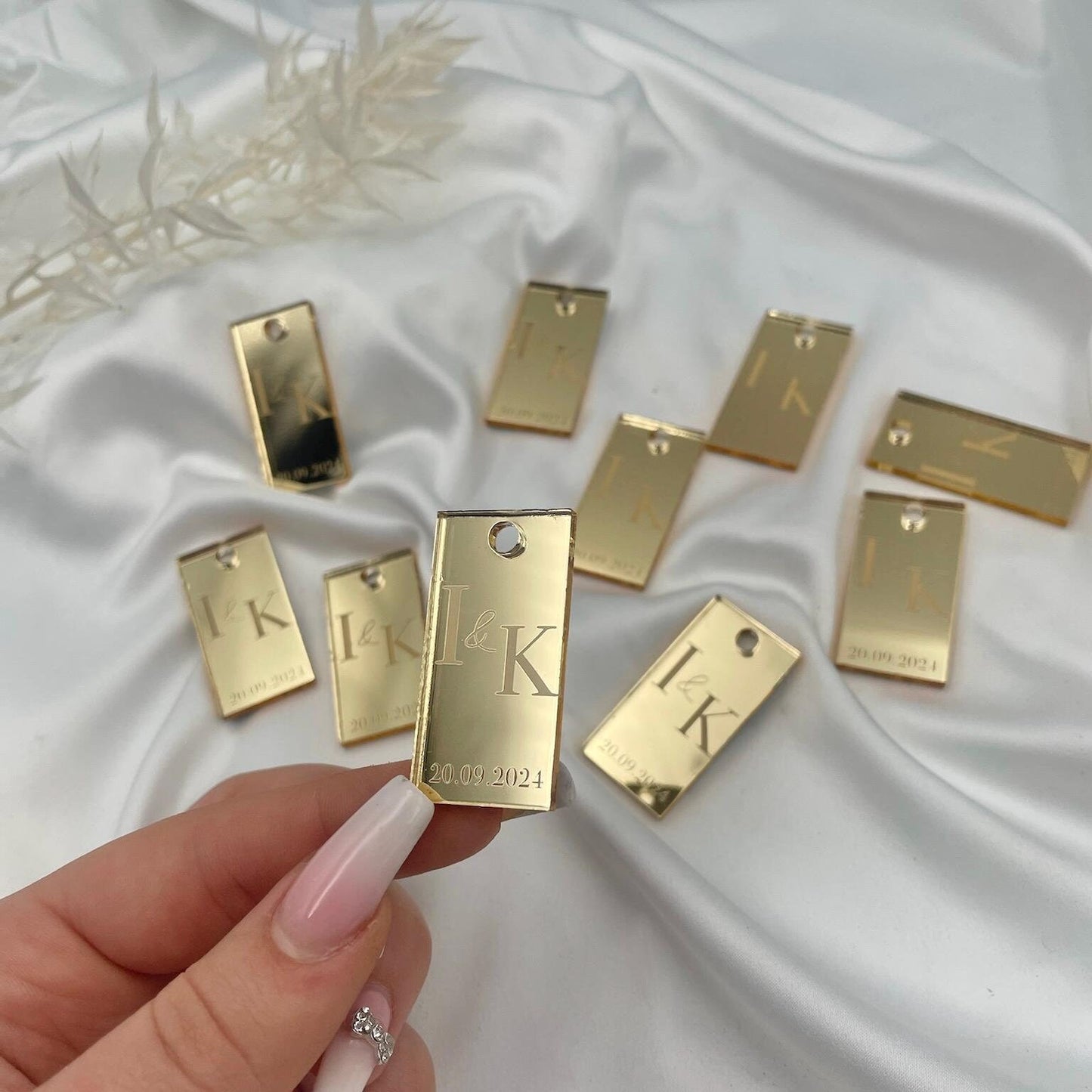 Acryl Anhänger mit Initialen & Datum - DIY Gastgeschenke - Graviert - Gravur - Hochzeit Verlobung Dekoration - gold oder silber