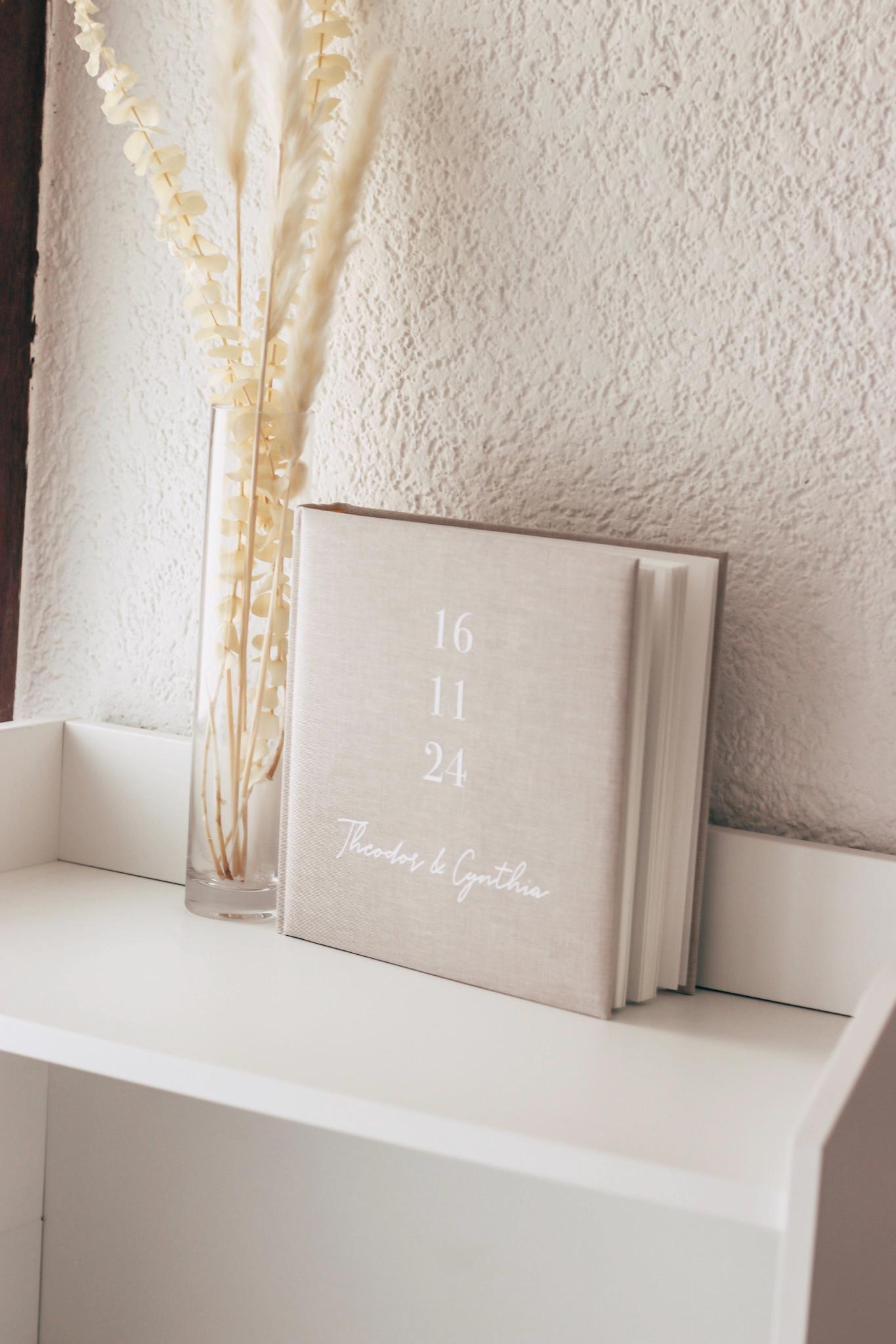 Gästebuch aus Leinen Hochzeit Fotoalbum beige weiß minimalistisch - Mit Datum & Namen - Hochzeitsgeschenk