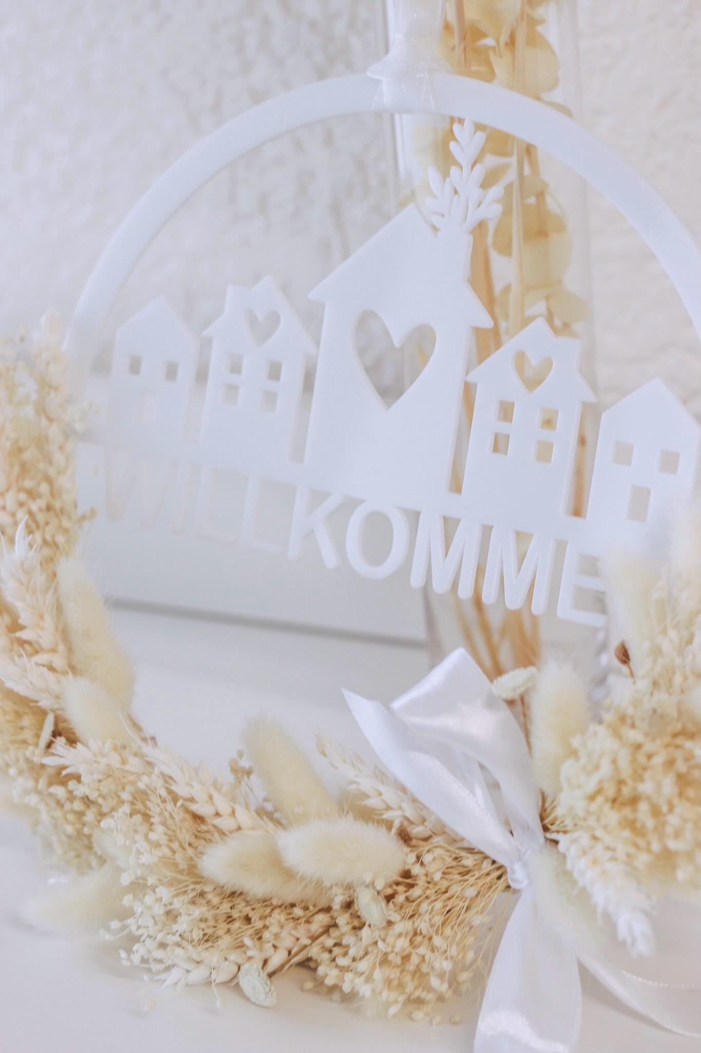 Personalisierter Türkranz mit Trockenblumen in Wunschfarbe - 25 cm - Willkommen - Hochzeitsgeschenk, Geburtstagsgeschenk, Einzugsgeschenk