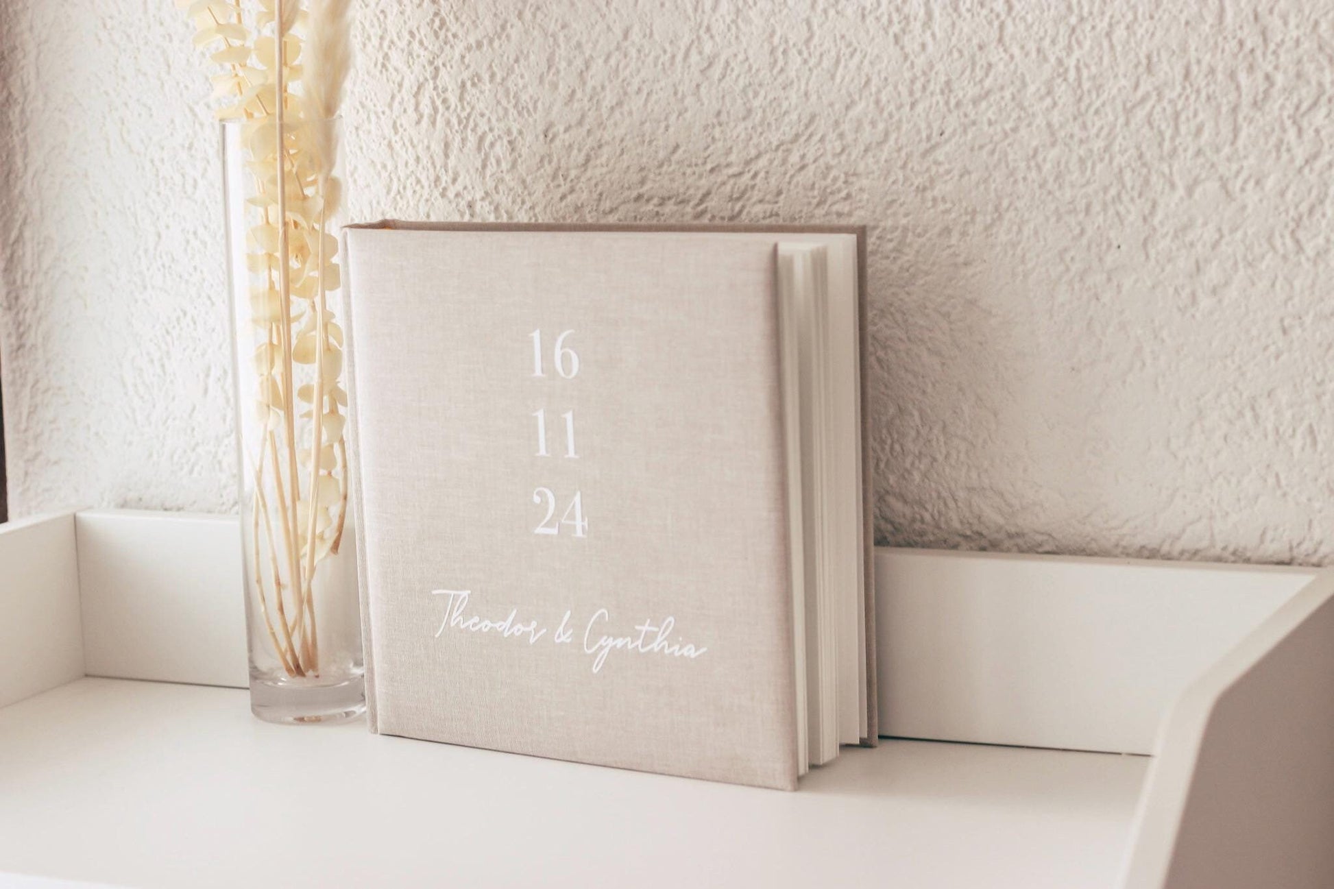 Gästebuch aus Leinen Hochzeit Fotoalbum beige weiß minimalistisch - Mit Datum & Namen - Hochzeitsgeschenk