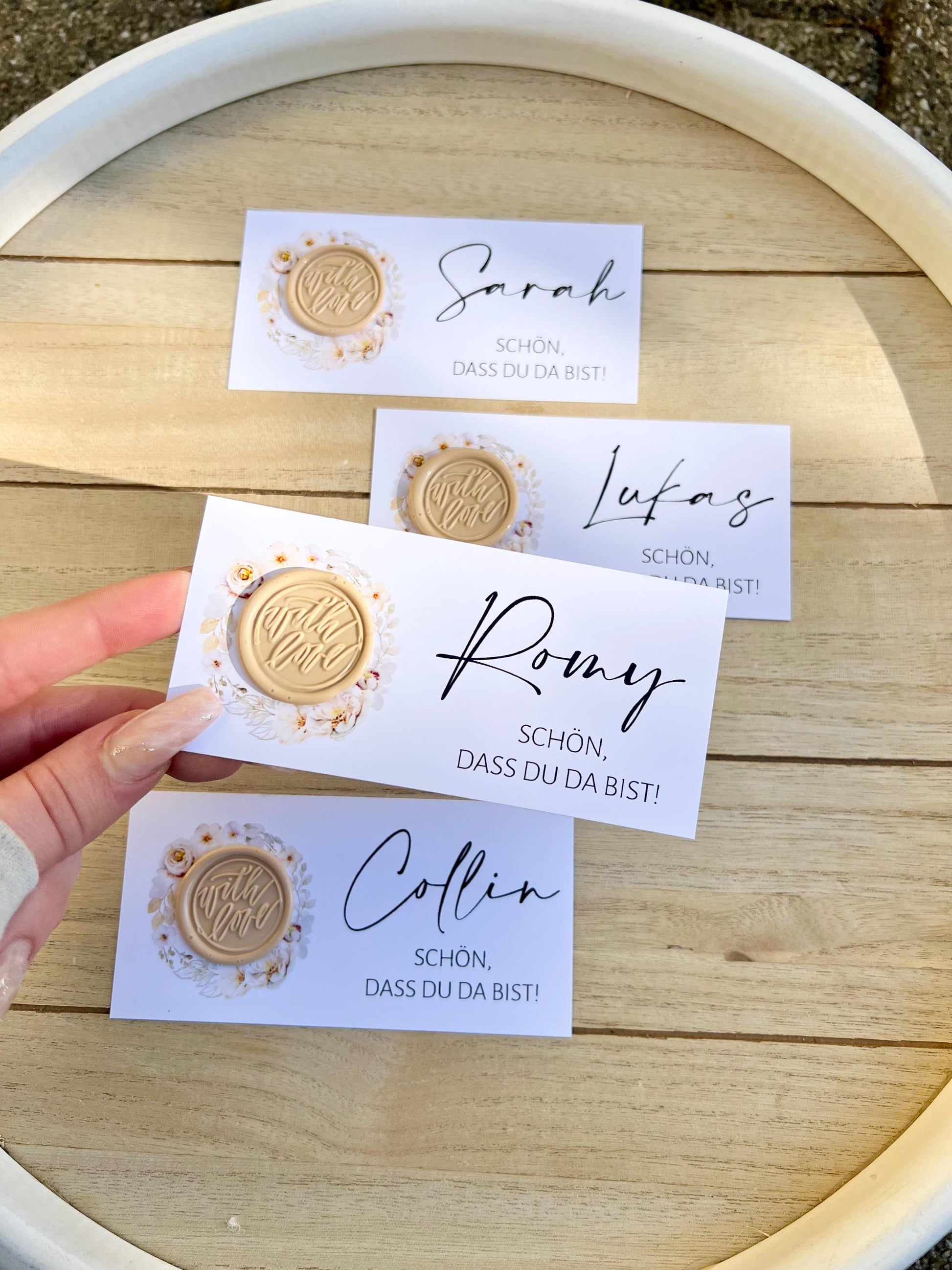 Platzkarte Hochzeit, Namenskarte, beige, verschiedene Siegel Muster, Personalisiert mit Gästenamen, Wachssiegel, Schön, dass du da bist