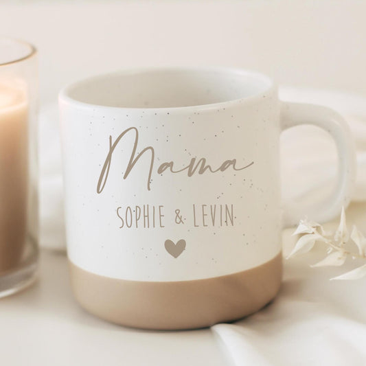 Mama Tasse mit Kindernamen & Herz, hochwertige Gravur – personalisierte Keramiktasse – Geschenk Muttertag Geburtstag Weihnachten