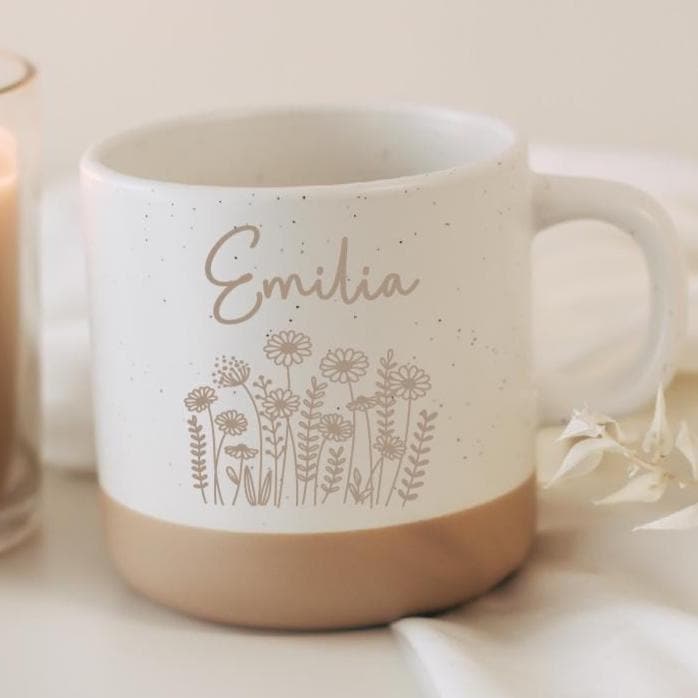 Tasse mit Name & Wildblumen – personalisierte Keramiktasse – Geschenk für Freundin, Mama, Kollegin – 360 ml – graviert, weihnachten