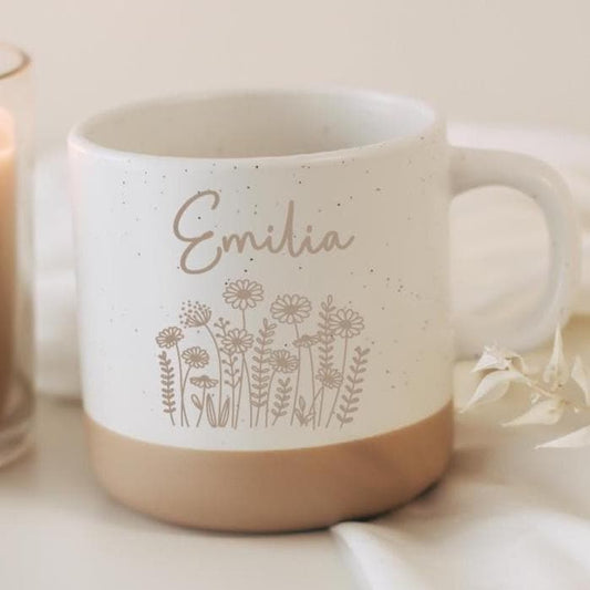 Tasse mit Name & Wildblumen – personalisierte Keramiktasse – Geschenk für Freundin, Mama, Kollegin – 360 ml – graviert, weihnachten