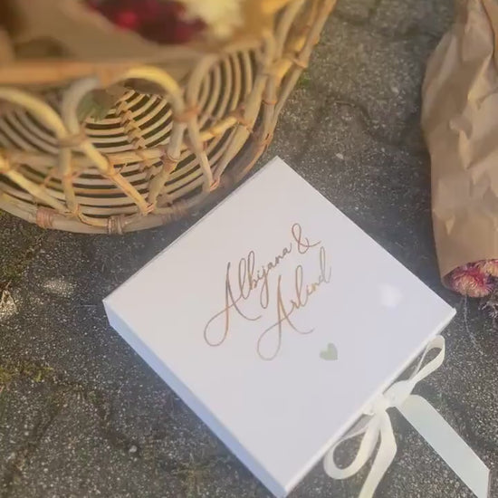 Geschenk zur Hochzeit - Geschenkbox für das Brautpaar - Mit Personalisierung - Hochzeitsgeschenk