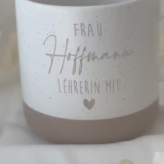 Lehrerin Tasse mit Name & Herz – Geschenk Schulabschluss Dankeschön – Lehrer Tasse personalisiert – graviert, 360 ml, Beste Lehrerin