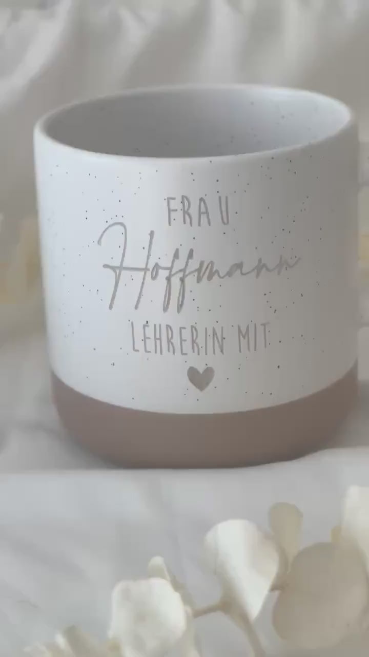 Lehrerin Tasse mit Name & Herz – Geschenk Schulabschluss Dankeschön – Lehrer Tasse personalisiert – graviert, 360 ml, Beste Lehrerin