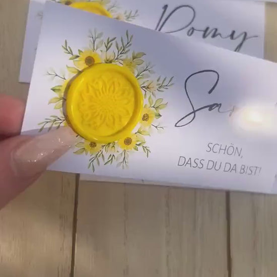 Platzkarte Hochzeit, Namenskarte, gelb, verschiedene Siegel Muster, Personalisiert mit Gästenamen, Wachssiegel, Schön, dass du da bist