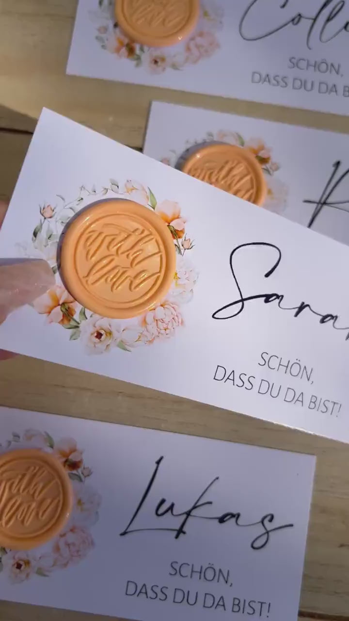Platzkarte Hochzeit, Namenskarte, apricot, verschiedene Siegel Muster, Personalisiert mit Gästenamen, Wachssiegel, Schön, dass du da bist