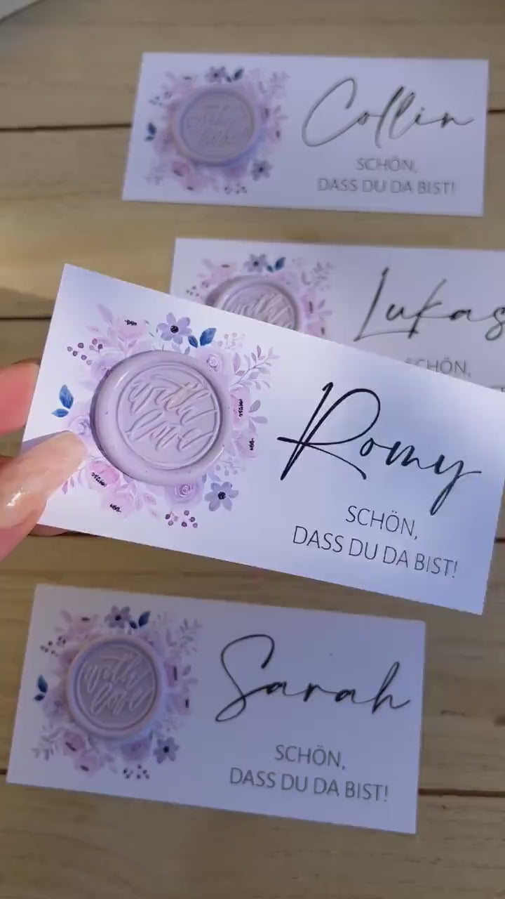 Platzkarte Hochzeit, Namenskarte, lila, verschiedene Siegel Muster, Personalisiert mit Gästenamen, Wachssiegel, Schön, dass du da bist