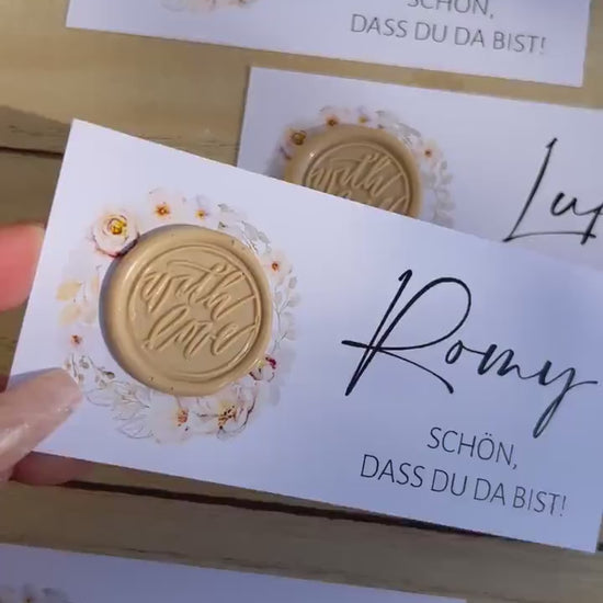 Platzkarte Hochzeit, Namenskarte, beige, verschiedene Siegel Muster, Personalisiert mit Gästenamen, Wachssiegel, Schön, dass du da bist