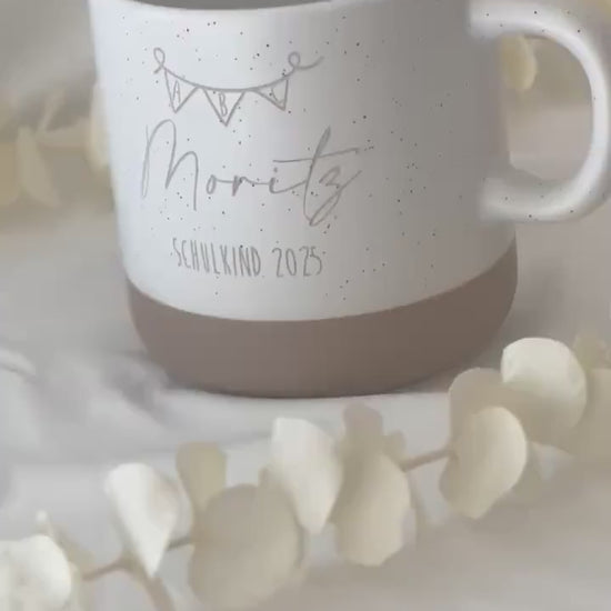 Tasse Schulkind 2025 mit Name & ABC-Girlande – Geschenk Einschulung – personalisiert graviert – Kindertasse Schulanfang – 360 ml