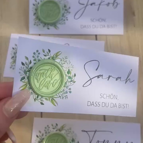 Platzkarte Hochzeit, Namenskarte, grün, verschiedene Siegel Muster, Personalisiert mit Gästenamen, Wachssiegel, Schön, dass du da bist