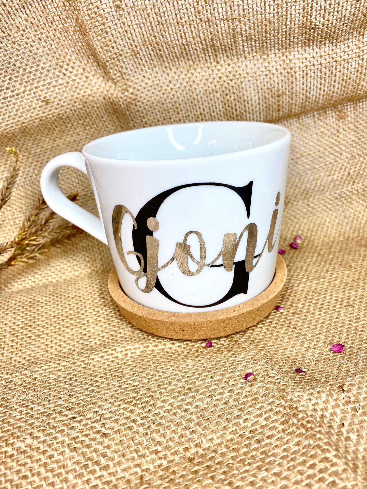 Personalisierte Tasse, Geschenkidee, Initial, Gold, Schwarz, Kaffeetasse, Untersetzer, individuell, Weihnachten, Weihnachtsgeschenk