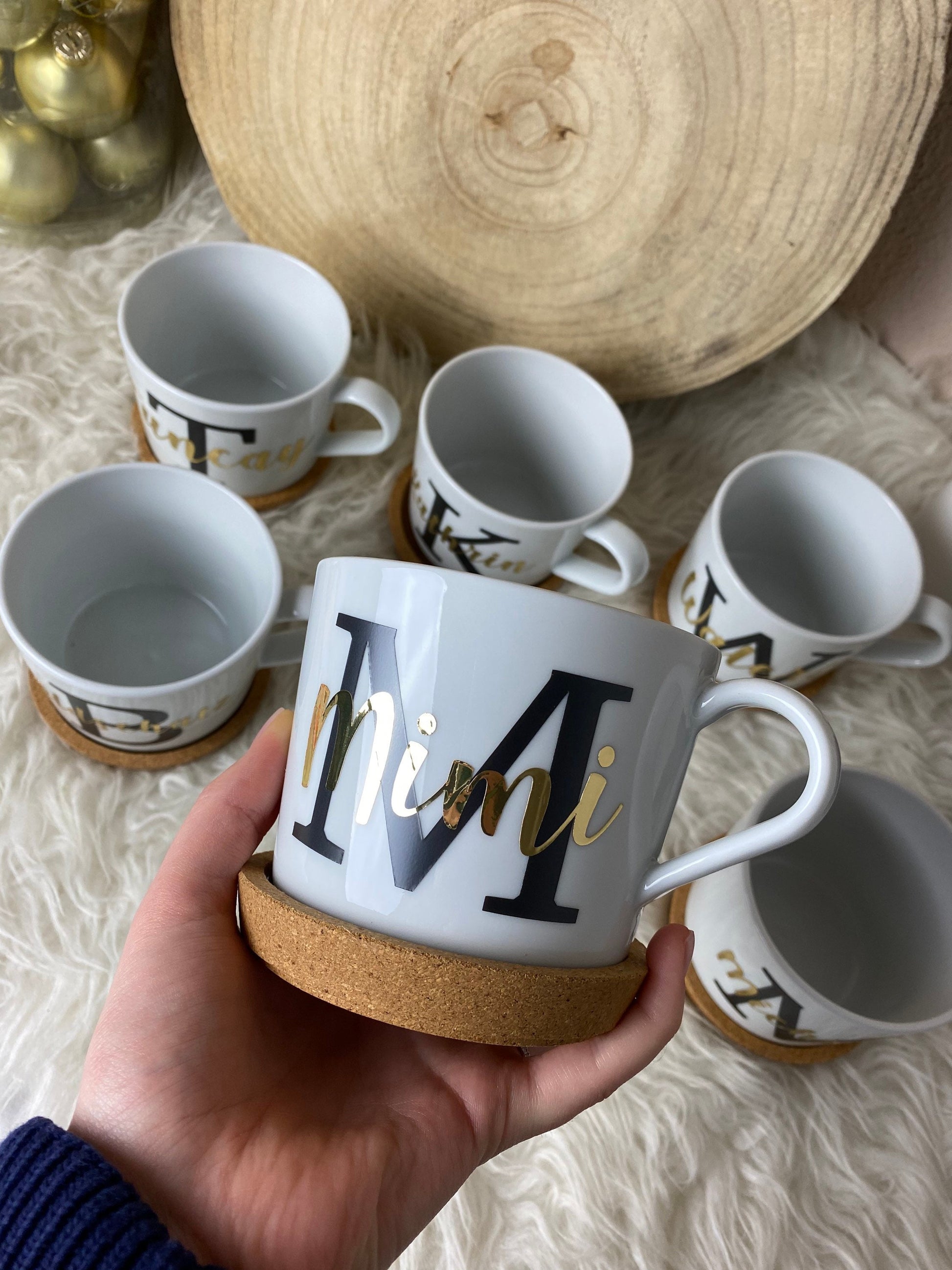 Personalisierte Tasse, Geschenkidee, Initial, Gold, Schwarz, Kaffeetasse, Untersetzer, individuell, Weihnachten, Weihnachtsgeschenk