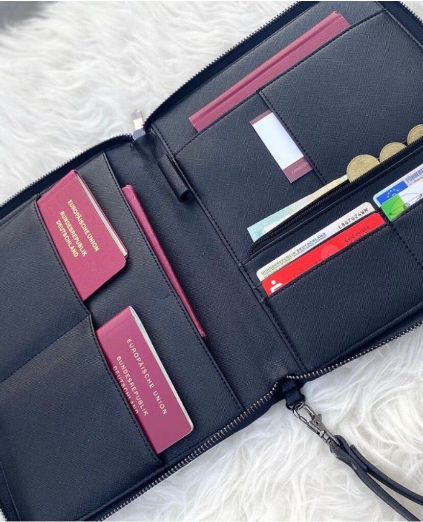 Personalisierter Travelorganizer - Blumenkranz I Reiseorganizer | Reisepass | Reise Geschenk | Flitterwochen I Hochzeitsgeschenk