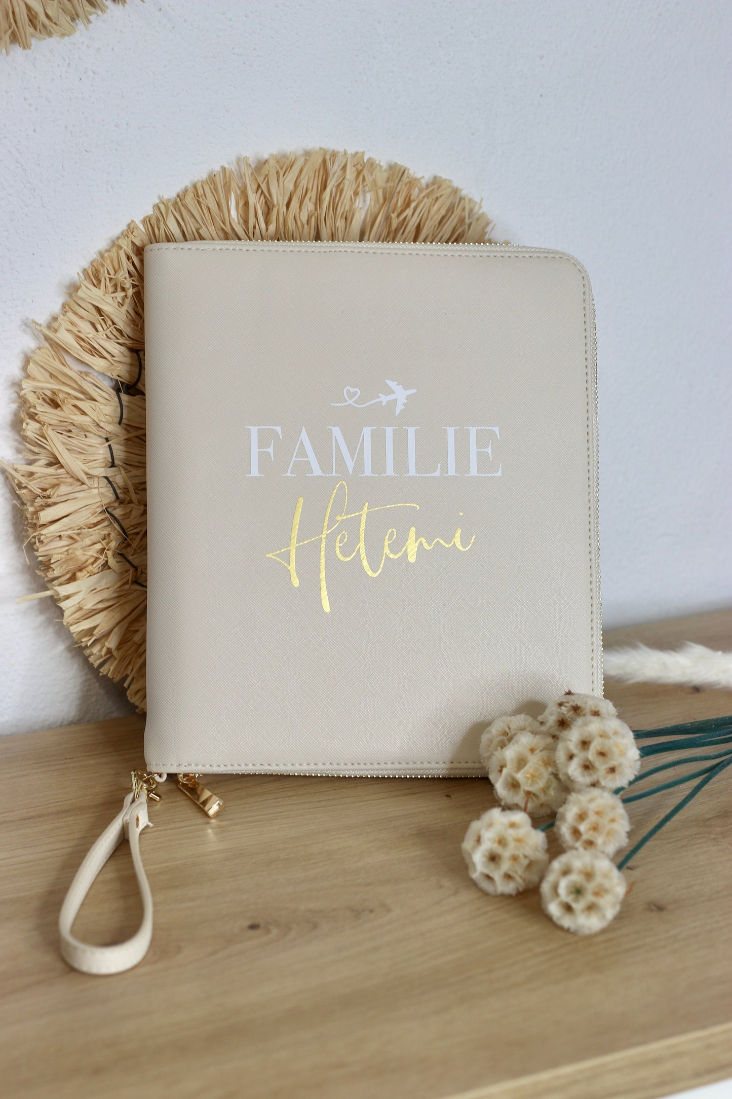 Personalisierter Travel Organizer für die Reise - Beige, Schwarz oder Grau - Passhülle - Weihnachten - Geschenk - Flitterwochen